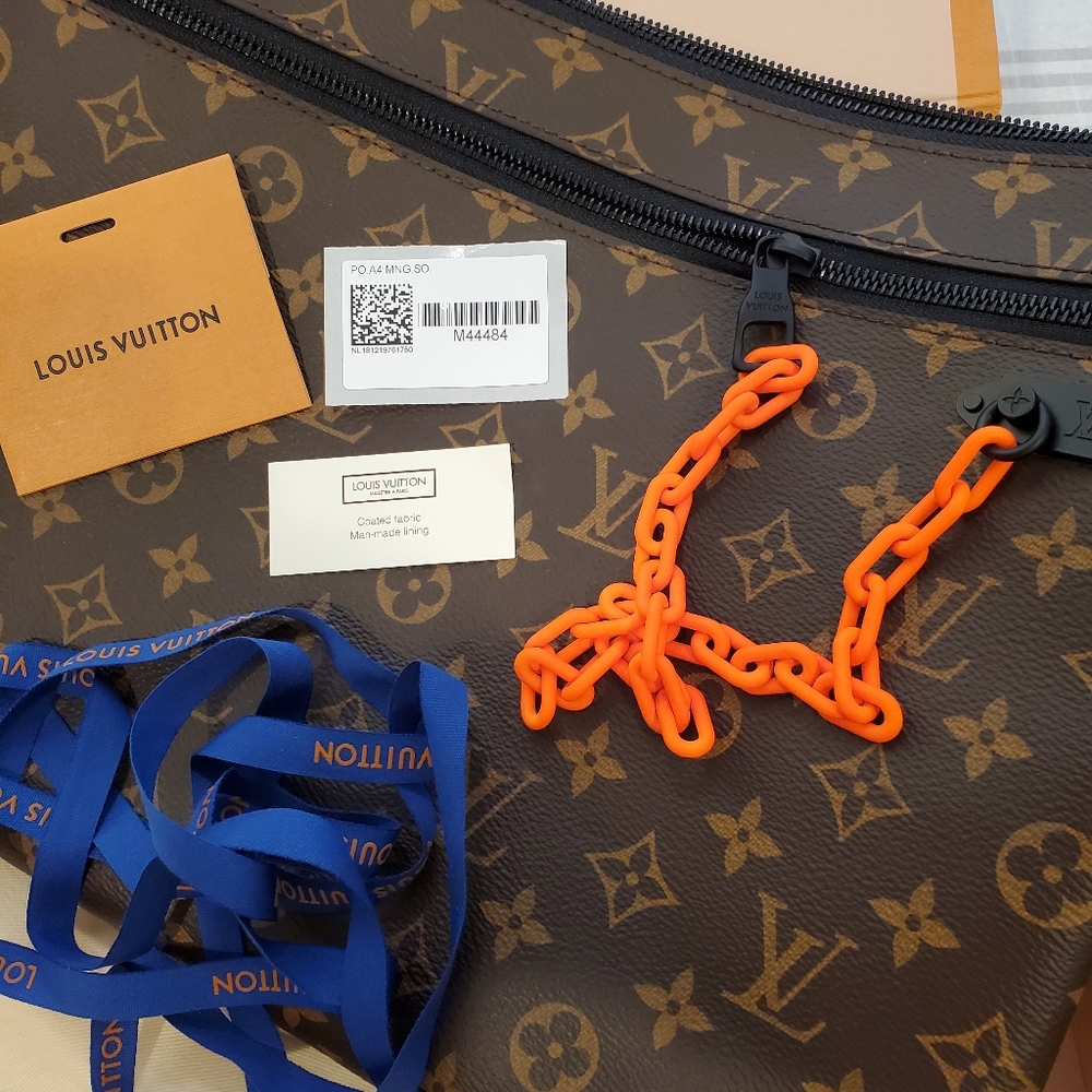 💕Traded💕Louis Vuitton Virgil Abloh A4 Pouch - Picture 3 of 8